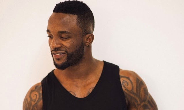 “He Slapped Me With Money” — Iyanya Reacts To Pushing Fan Off Stage (Video)