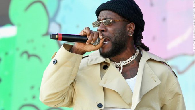 Burna Boy Shuns Fans, Vacates Stage With Anger (SEE REACTIONS)
