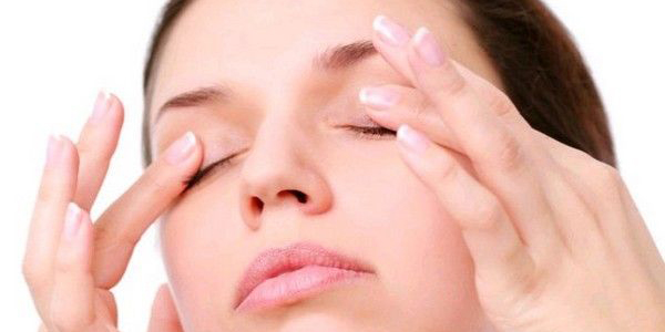 Eyelid massage